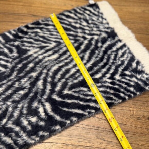 LOFT Tiger Stripe Blanket Scarf - Picture 9 of 11